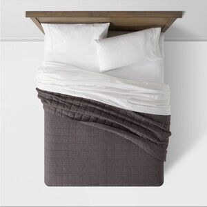 Full/Queen Space Dyed Cotton Linen
Quilt Dark Gray - Threshold